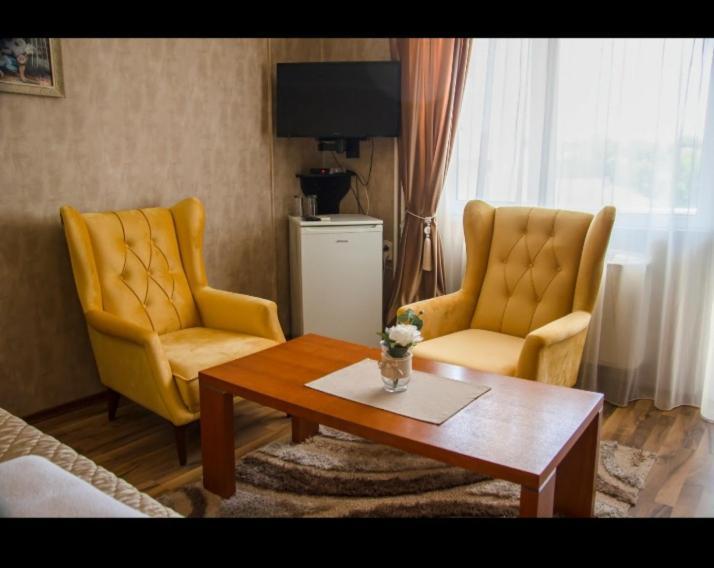 Family Hotel Victoria Gold Мінеральні Бані Екстер'єр фото