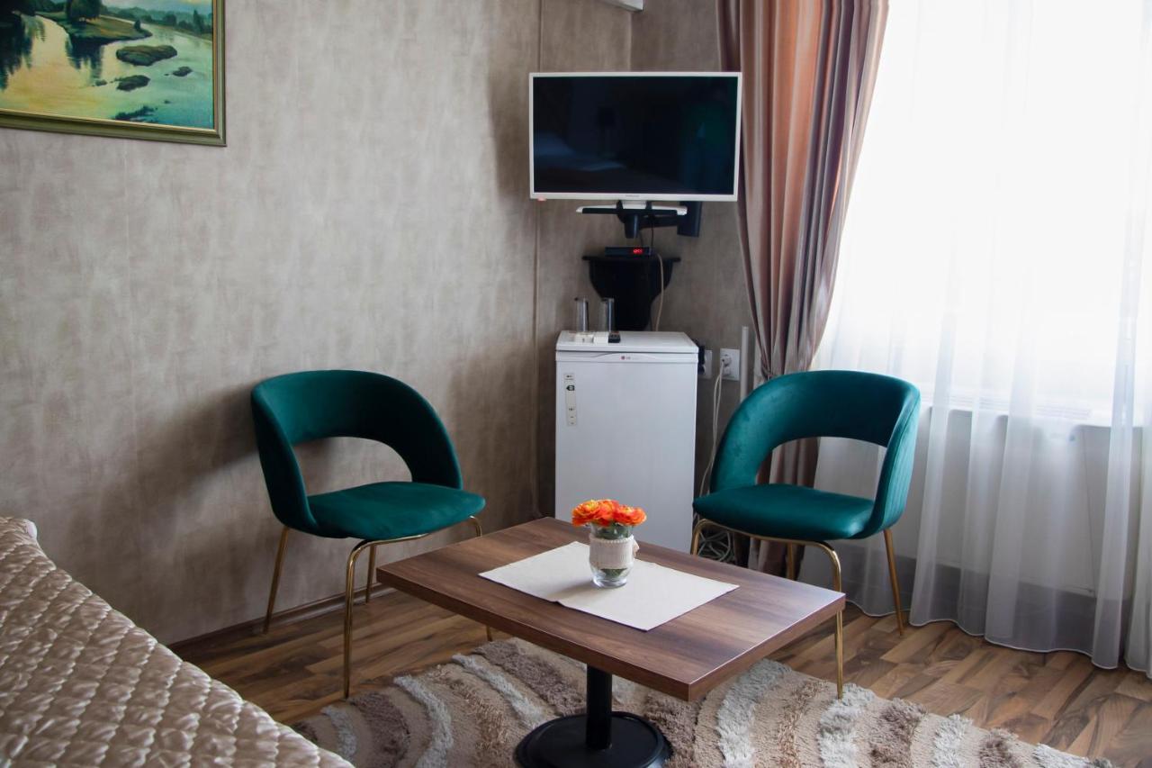 Family Hotel Victoria Gold Мінеральні Бані Екстер'єр фото