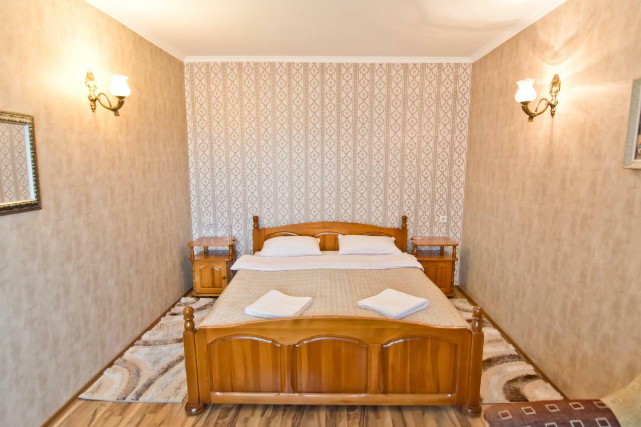 Family Hotel Victoria Gold Мінеральні Бані Екстер'єр фото